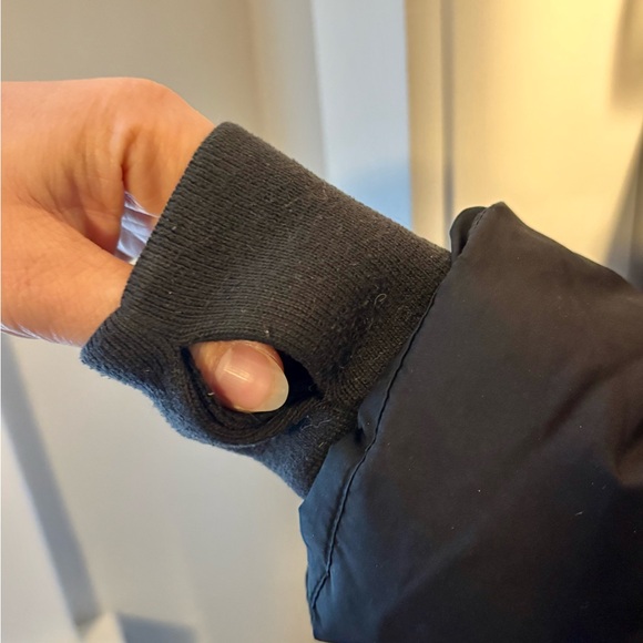 Women's Black Puffer Jacket - Picture 4 of 4